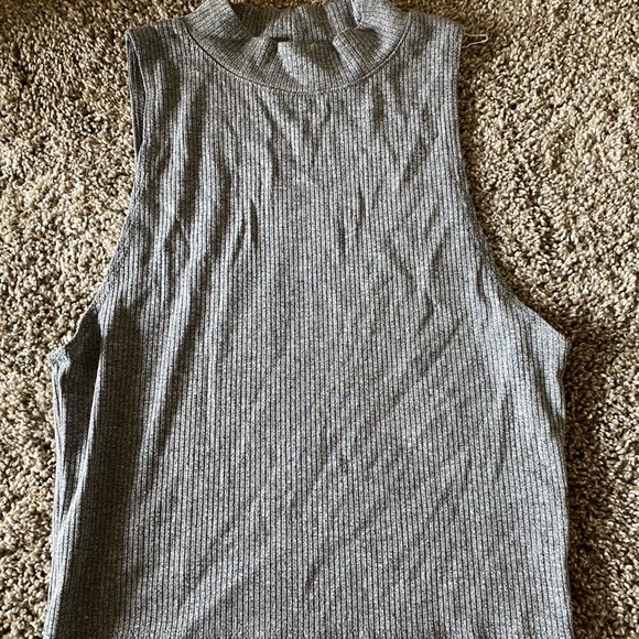 Grey High Neck Ribbed Top✨ - Picture 4 of 4